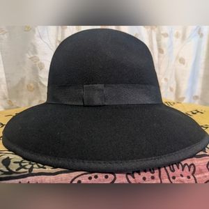 Angela Williams wool big brim black hat in EUC 🖤